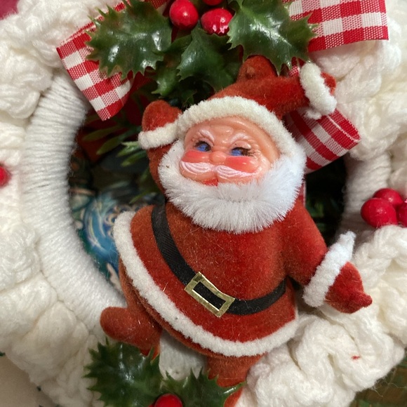 Vintage Christmas lot very adorable pixie Flock Santa vintage plastic Holly Berr - Picture 11 of 12